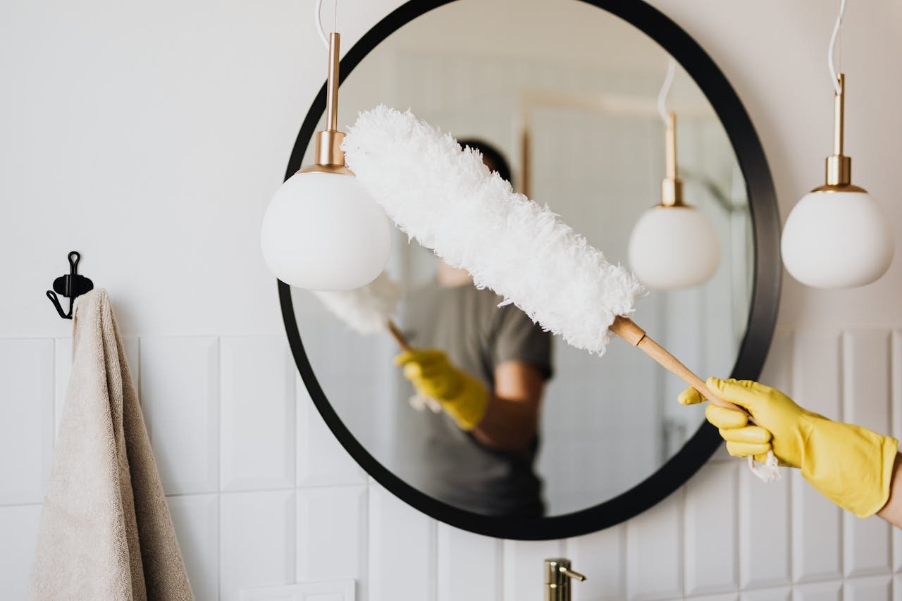 Mirror dusting
